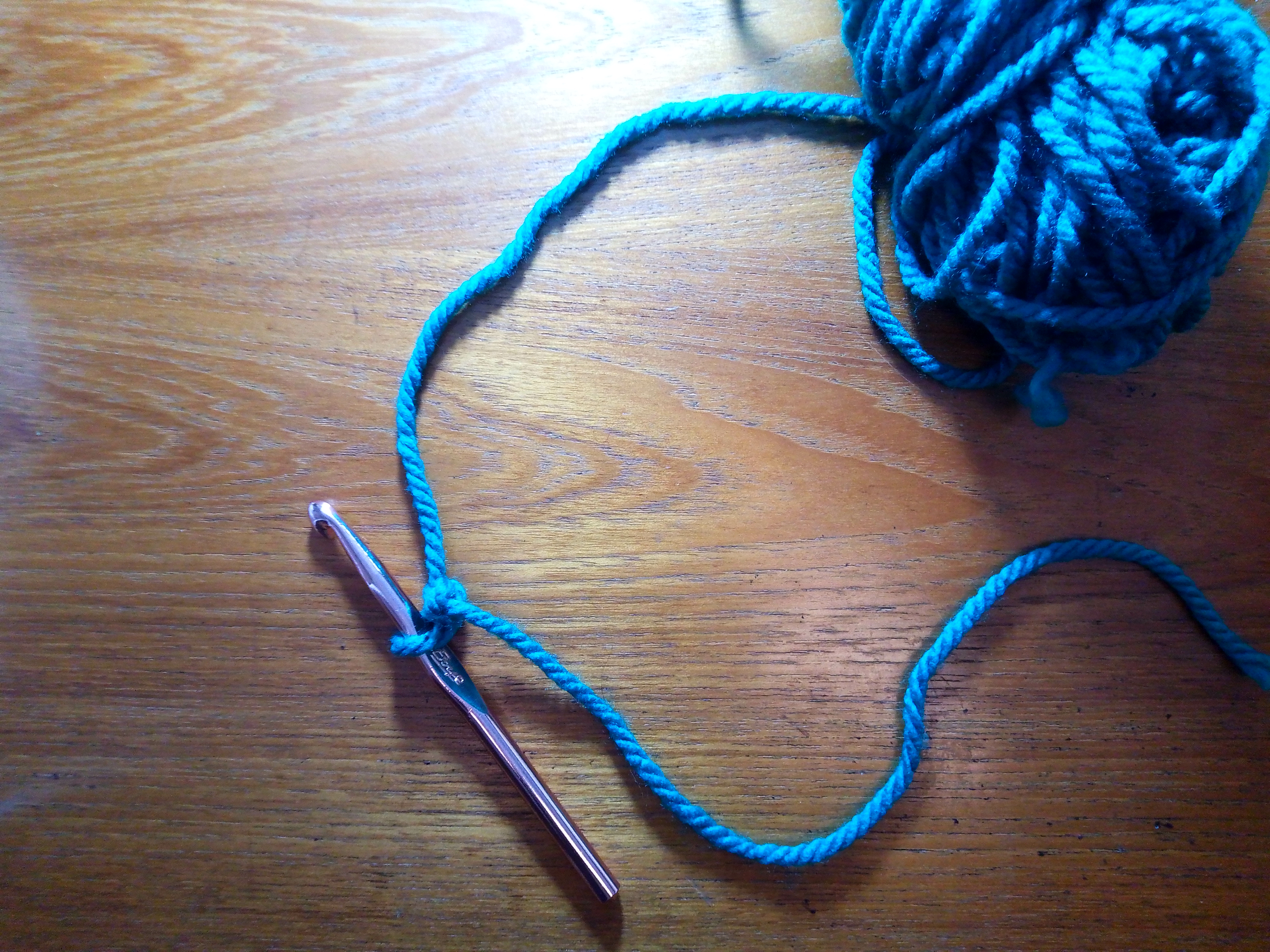 slip knot on a crochet hook